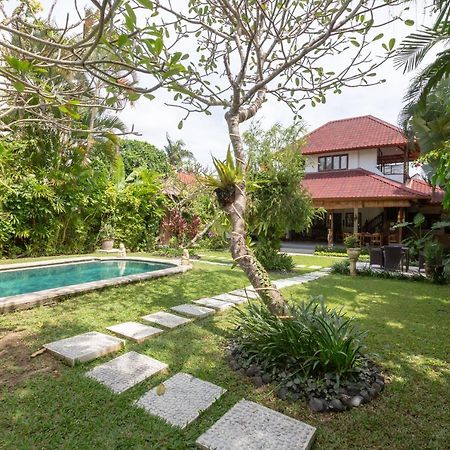 Villa Poppy Seminyak Exterior photo