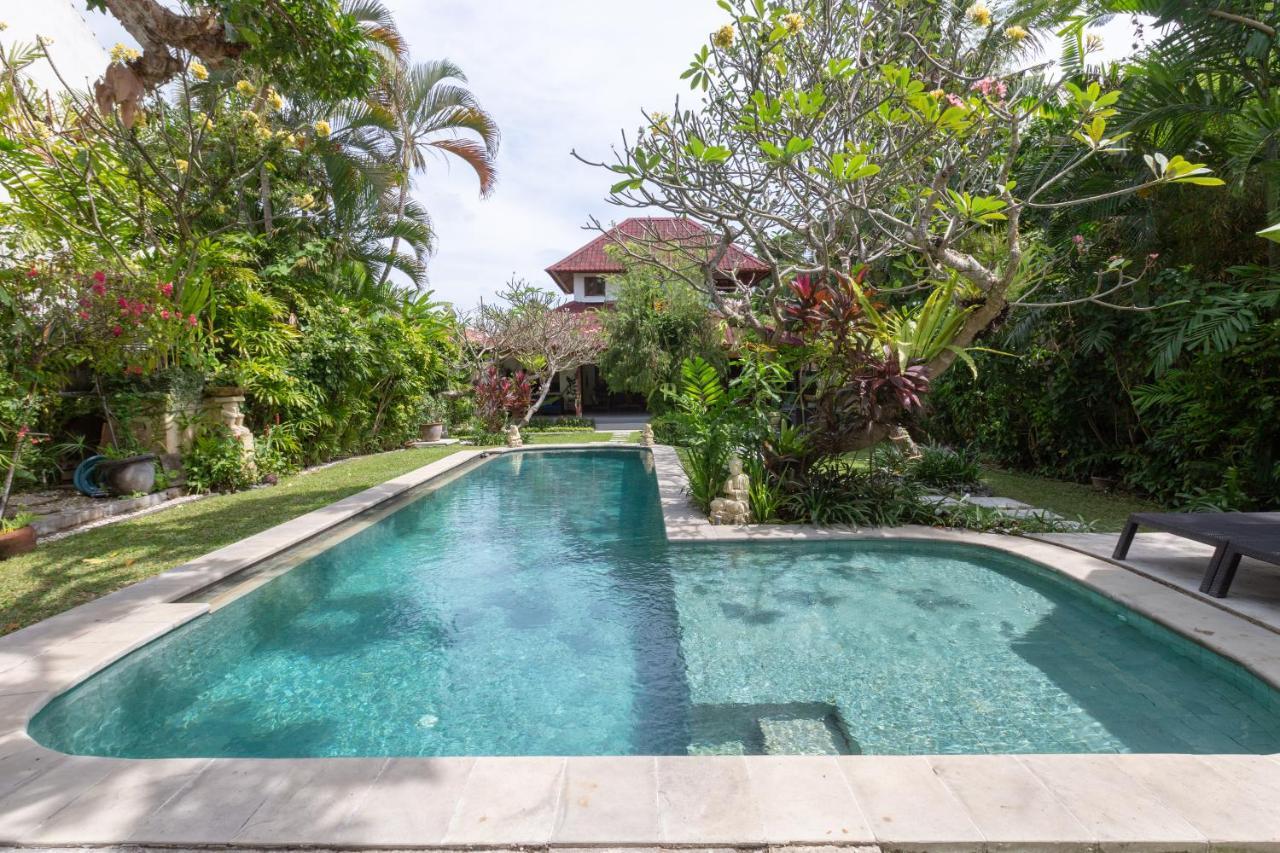 Villa Poppy Seminyak Exterior photo