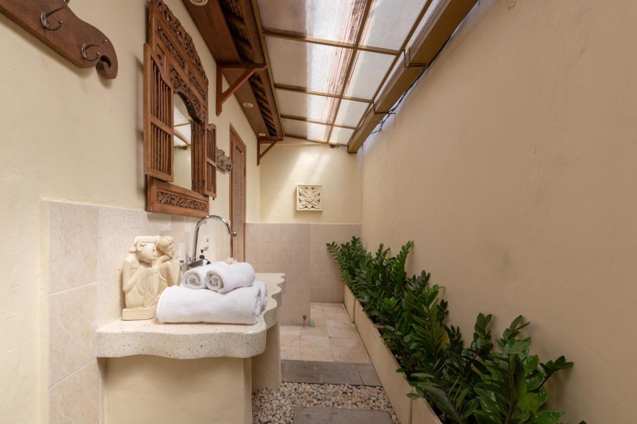Villa Poppy Seminyak Exterior photo